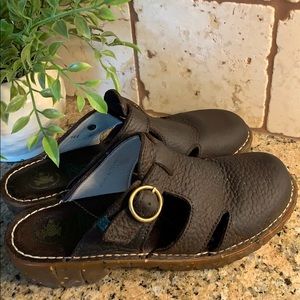 El Naturalista clogs